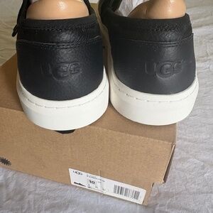 Ladies UGG Alameda slip on